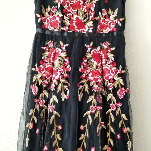 NWT Victorian Trading Co Embroidered Maxi Dress M - Picture 3 of 8